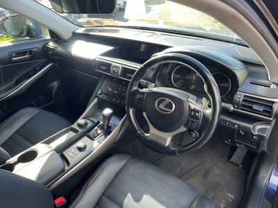 2017 Lexus IS 300h