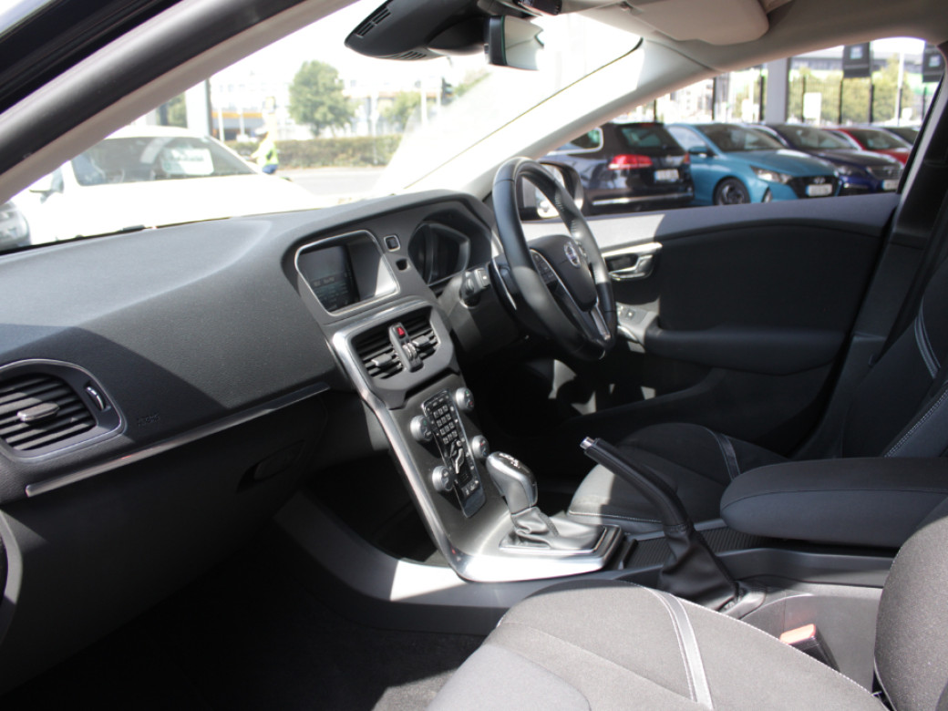 2016 Volvo V40