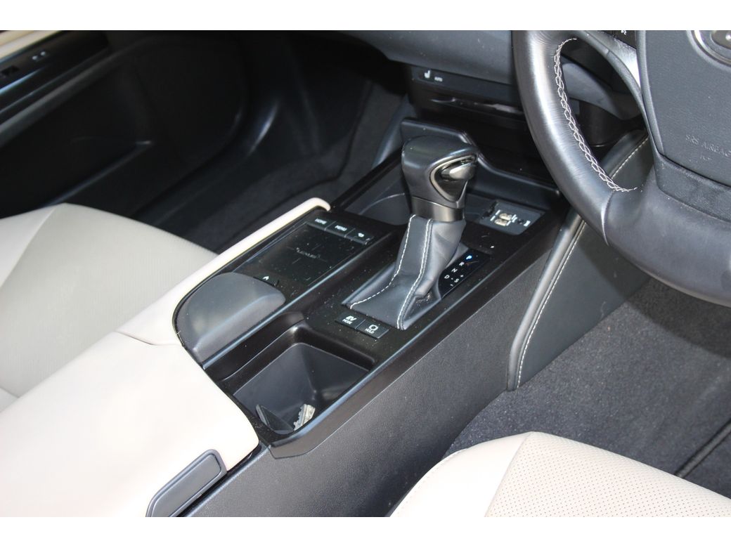 2019 Lexus ES 300h