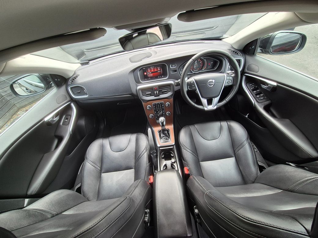 2018 Volvo V40