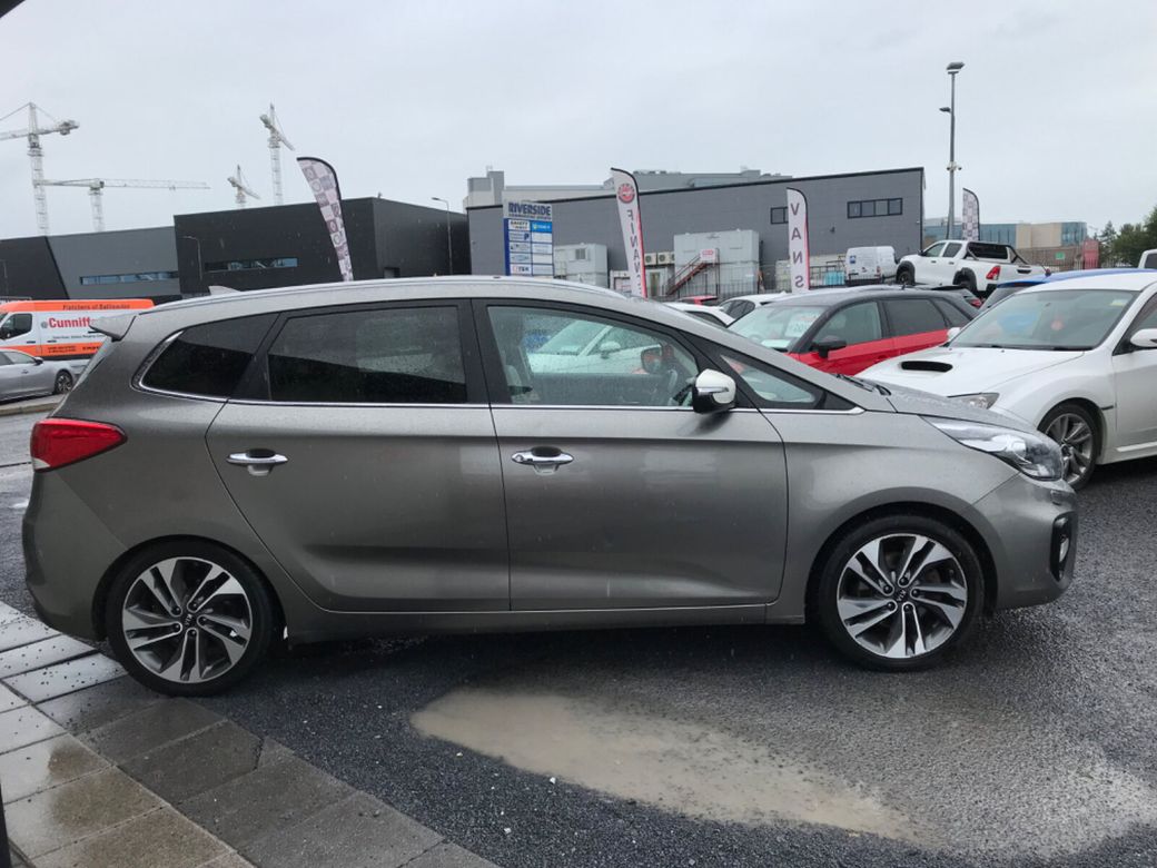 2017 Kia Carens