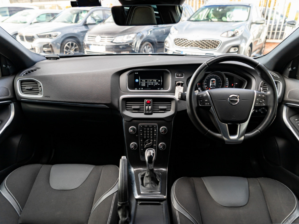 2017 Volvo V40