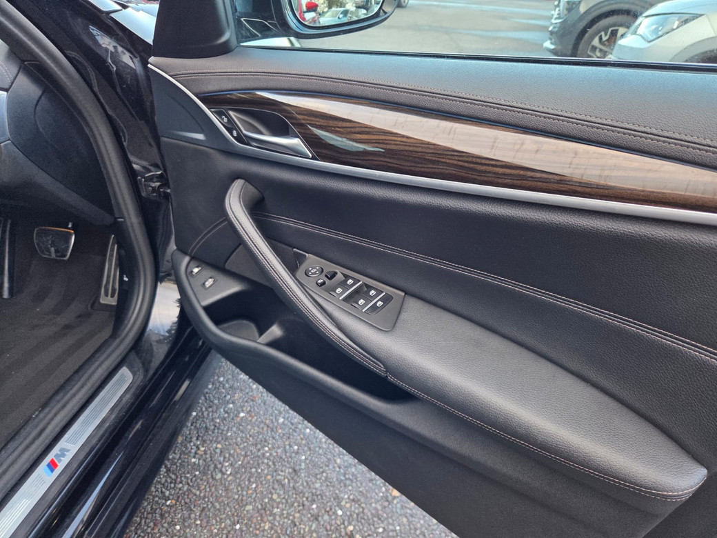 2023 BMW 530