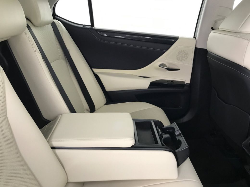 2022 Lexus ES 300h
