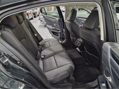 2022 Lexus ES 300h