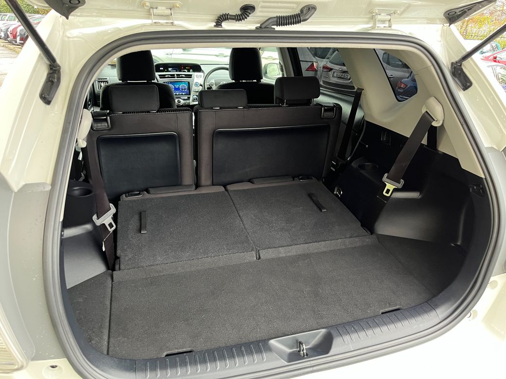 2019 Toyota Prius Alpha