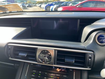 2017 Lexus IS 300h