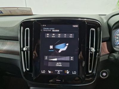 2023 Volvo XC40
