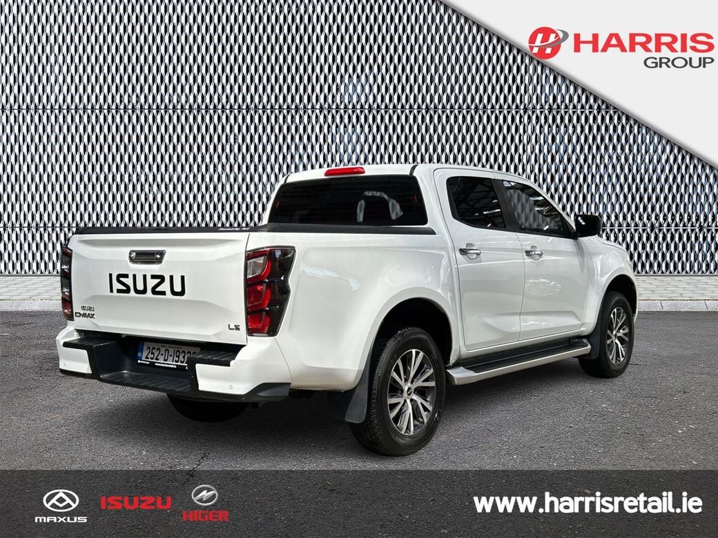 2025 White Isuzu D-MAX