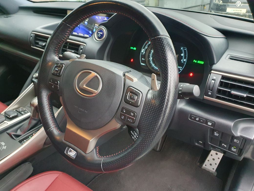2017 Lexus IS 300h