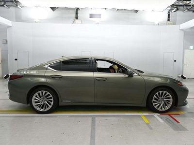 2021 Lexus ES 300h