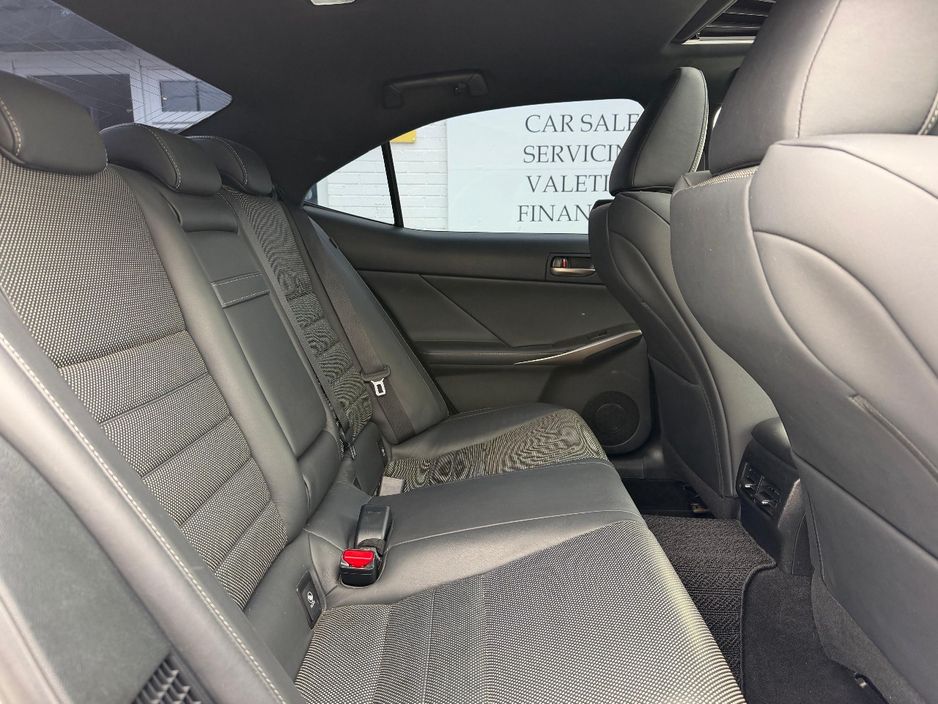 2018 Lexus IS 300h