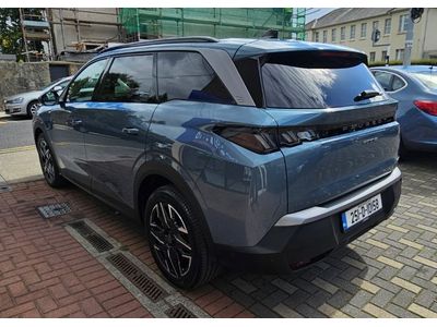 2025 Peugeot 5008