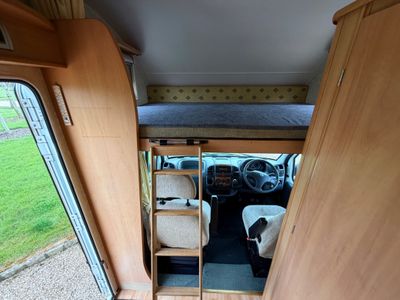 2005 SWIFT SUNTOR 590 RL R.H.D 