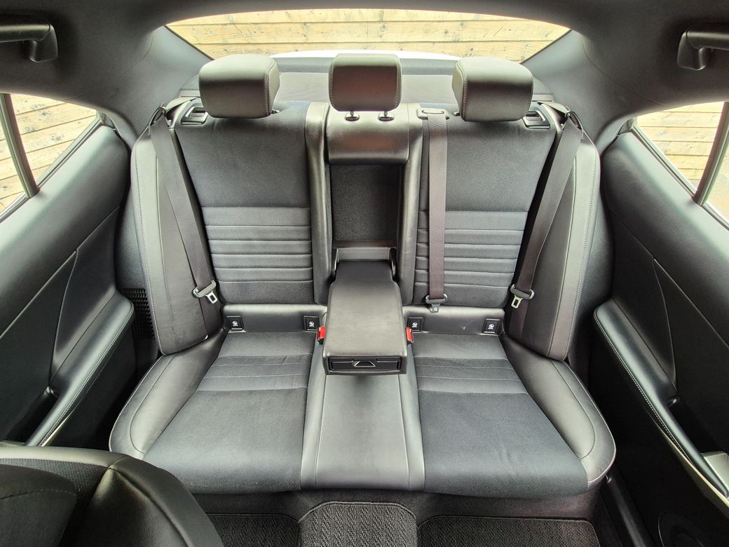 2017 Lexus IS 300h