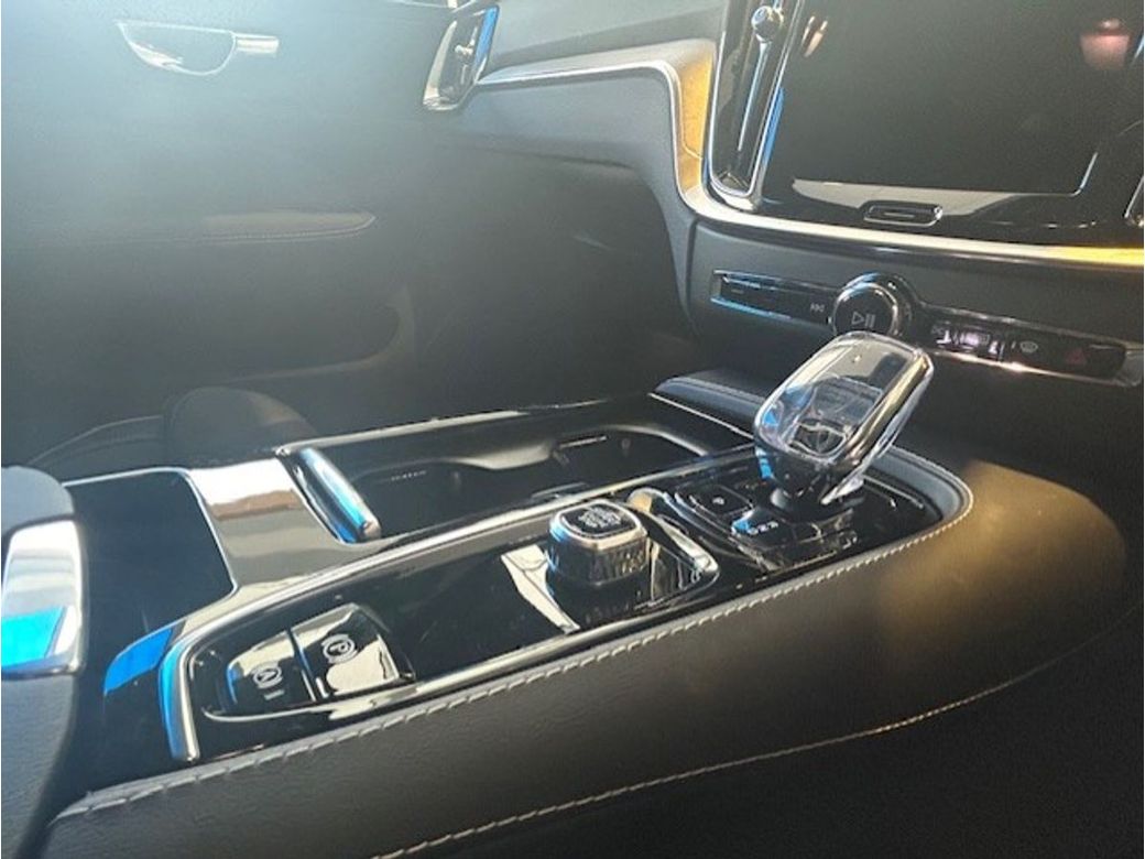 2025 Volvo V60