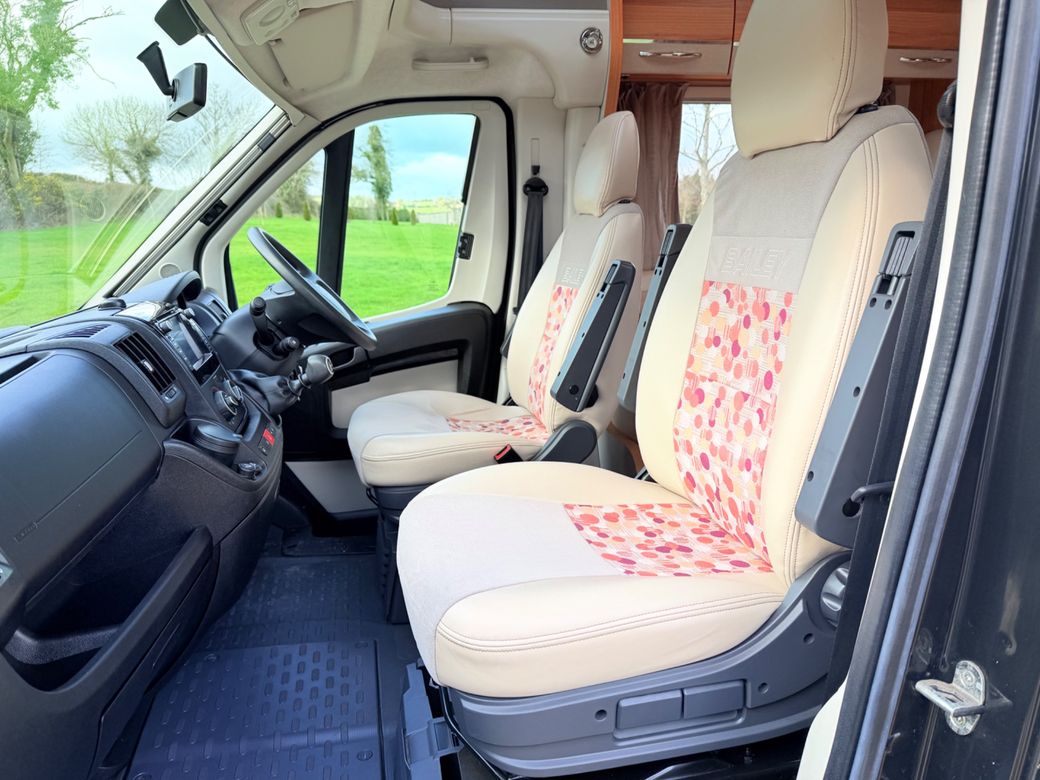 2014 BAILEY  APPROCH 745 LOW PROFILE MANUAL