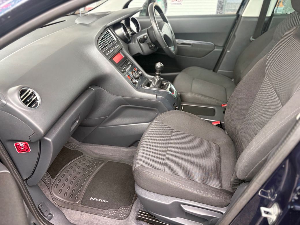 2011 Peugeot 5008