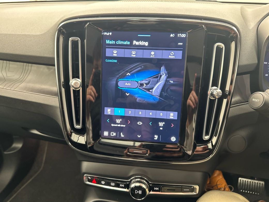2023 Volvo XC40