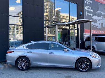 2023 Lexus ES 300h