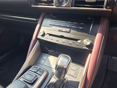 2017 Lexus IS 300h