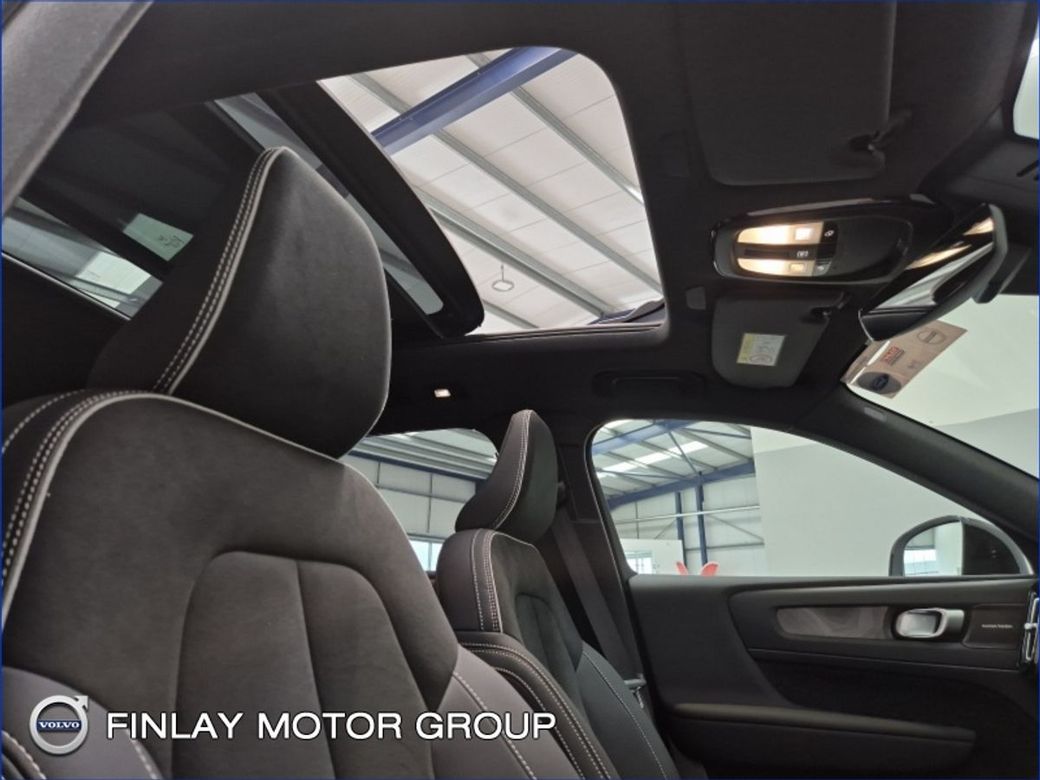 2025 Volvo XC40