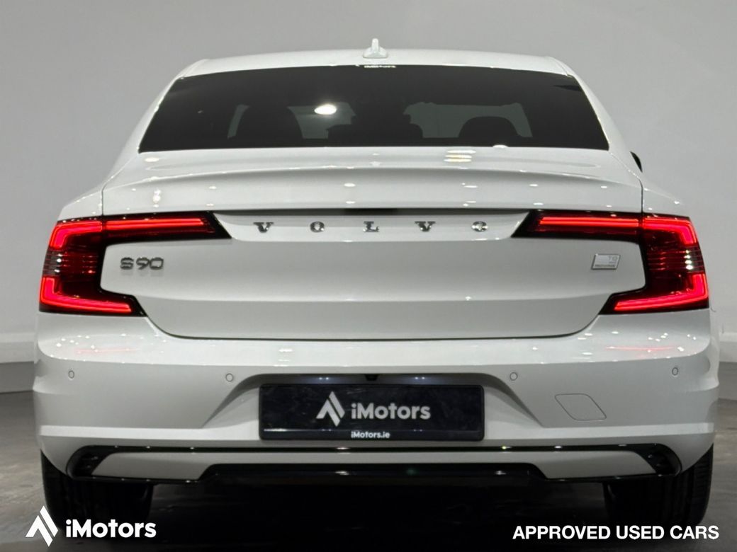 2022 Volvo S90