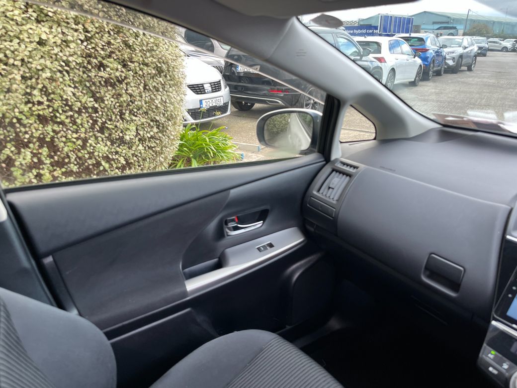 2019 Toyota Prius Alpha