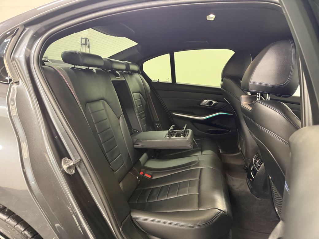 2021 BMW 330