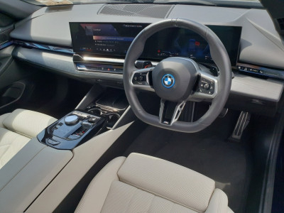 2025 BMW 530