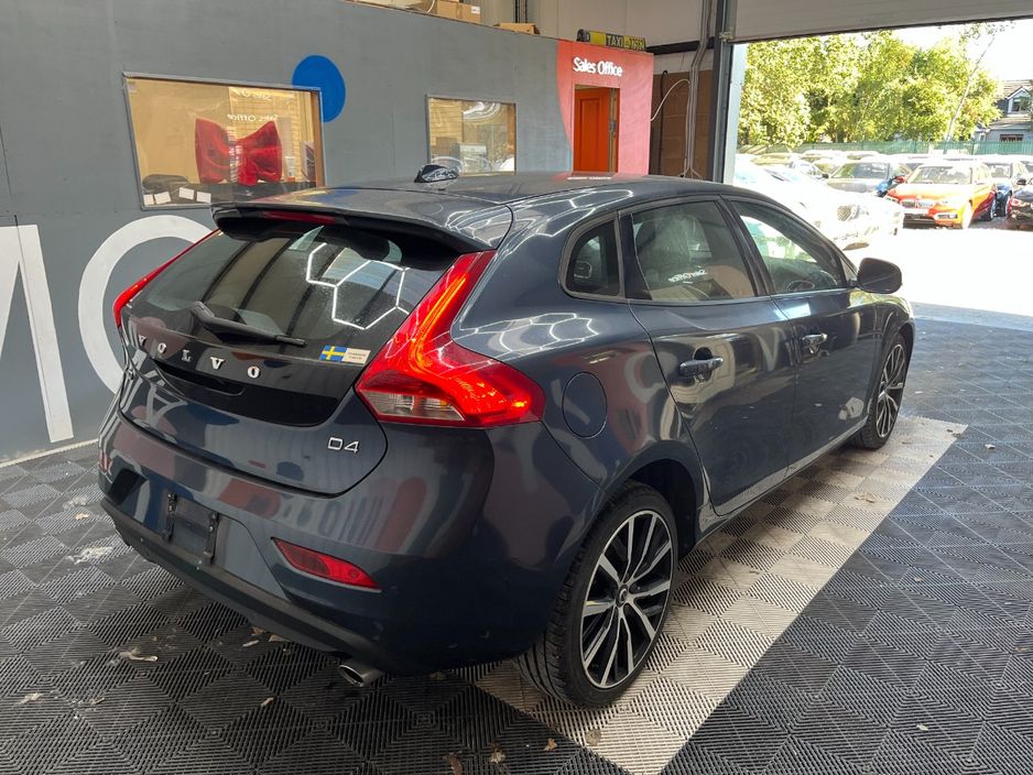 2017 Volvo V40