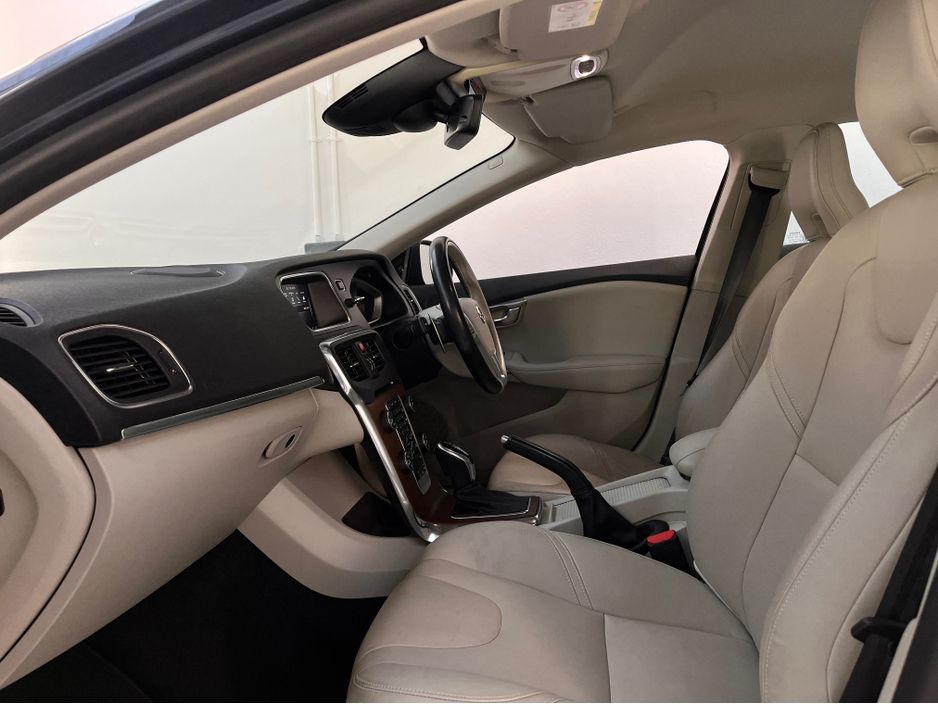 2017 Volvo V40