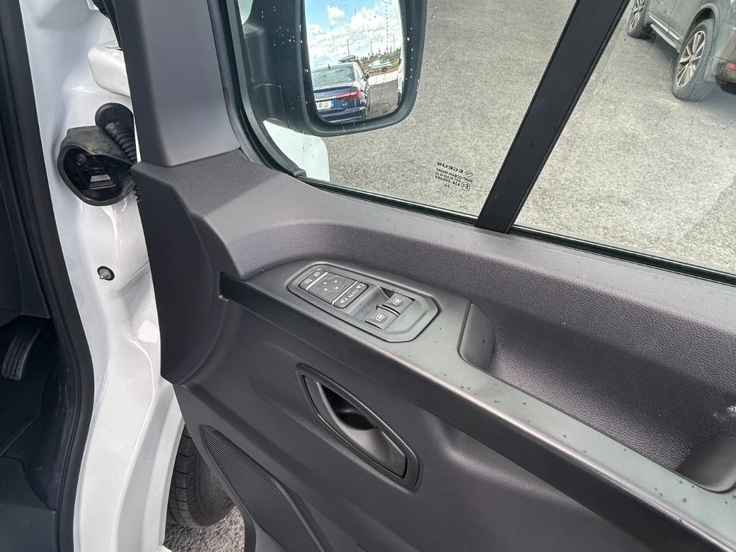 2025 Nissan Primastar