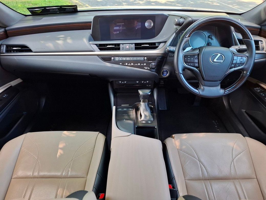 2021 Lexus ES 300h