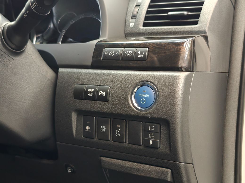 2014 Toyota Vellfire