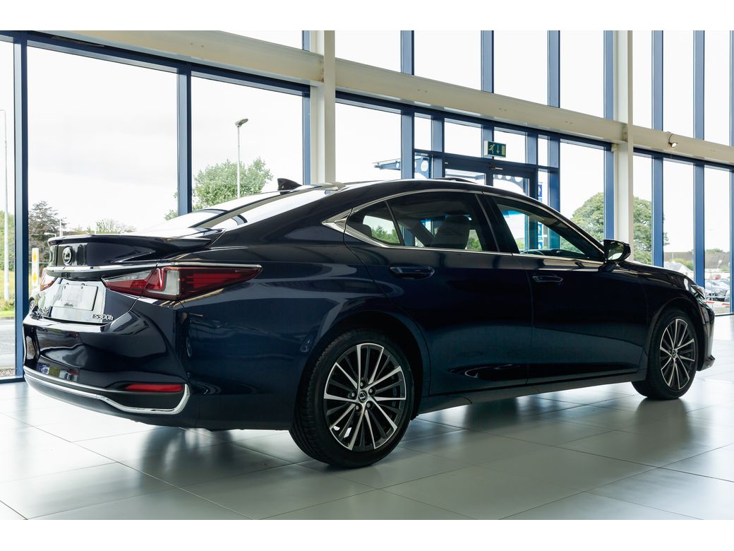 2023 Lexus ES 300h