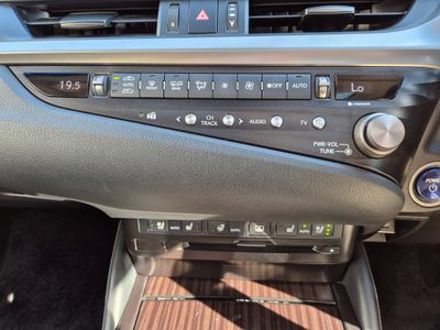 2021 Lexus ES 300h