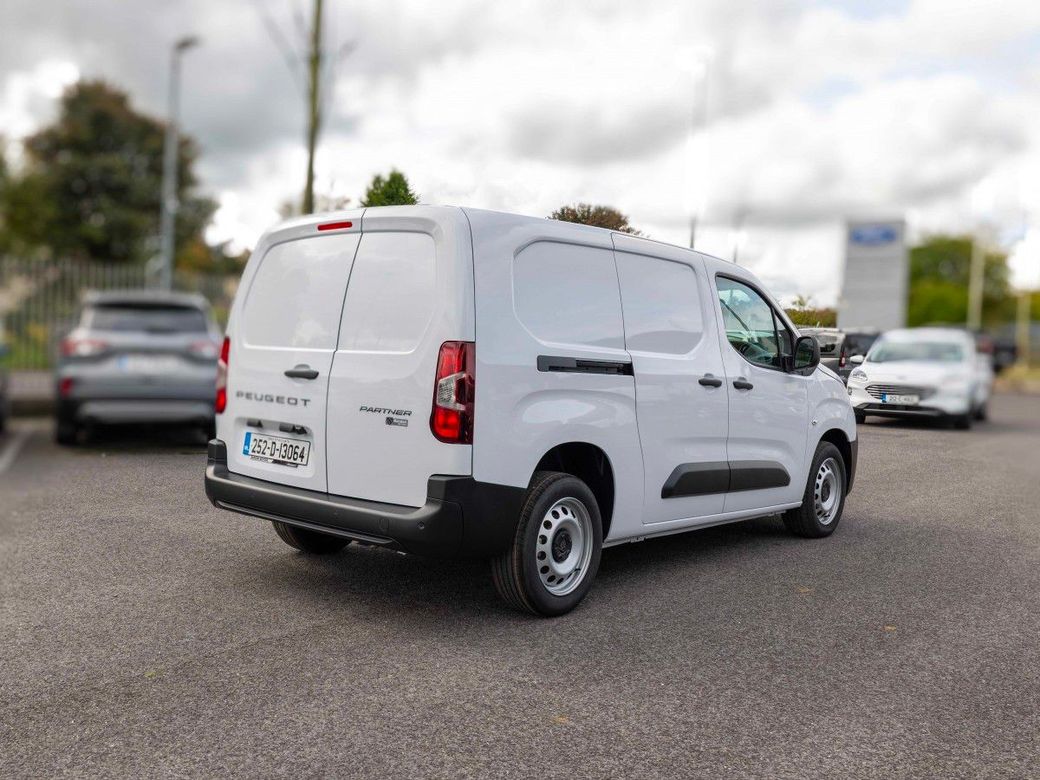 2025 Peugeot Partner