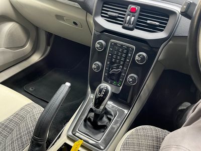2019 Volvo V40