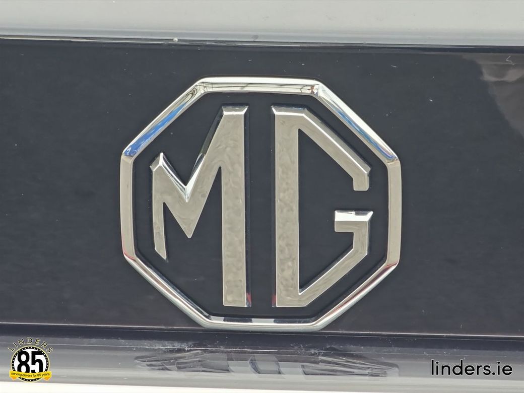 2027 MG HS