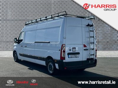 2023 White Renault Master