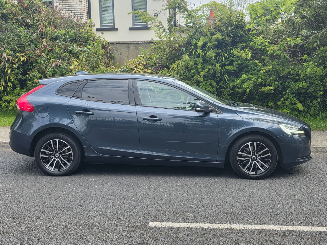 2018 Volvo V40