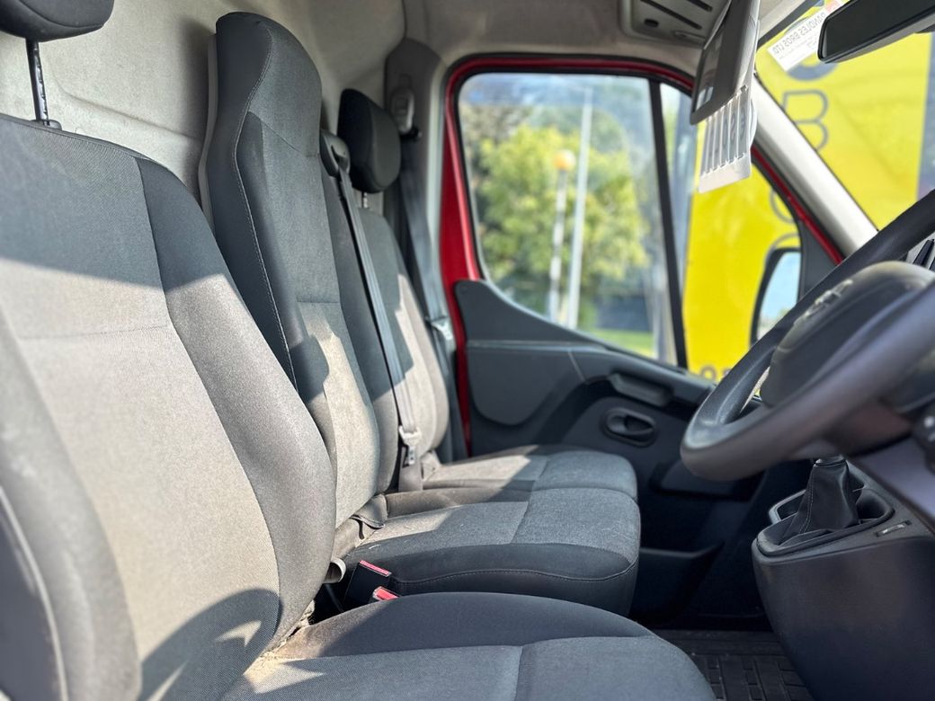 2022 Nissan Interstar