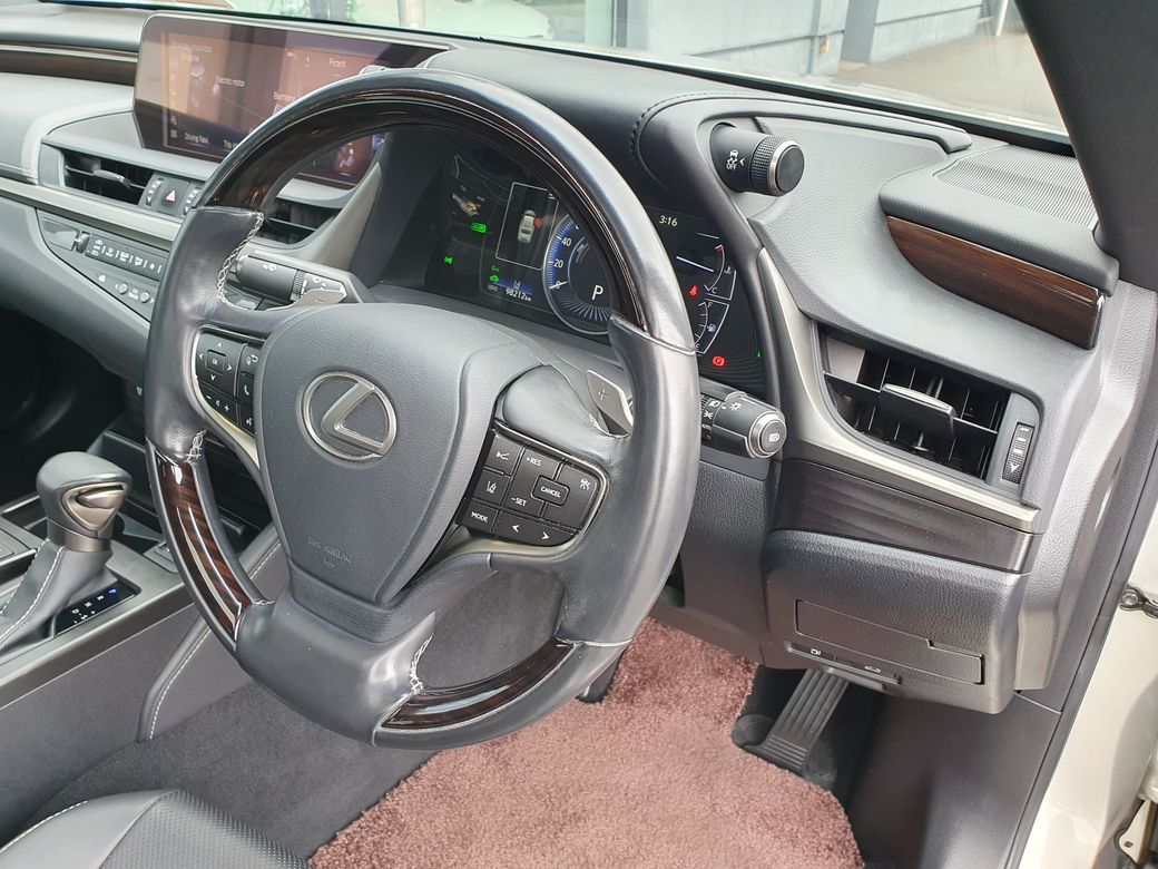 2019 Lexus ES 300h