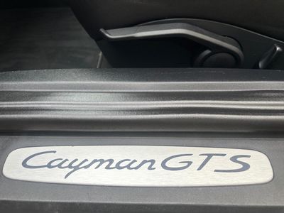 2019 Porsche Cayman