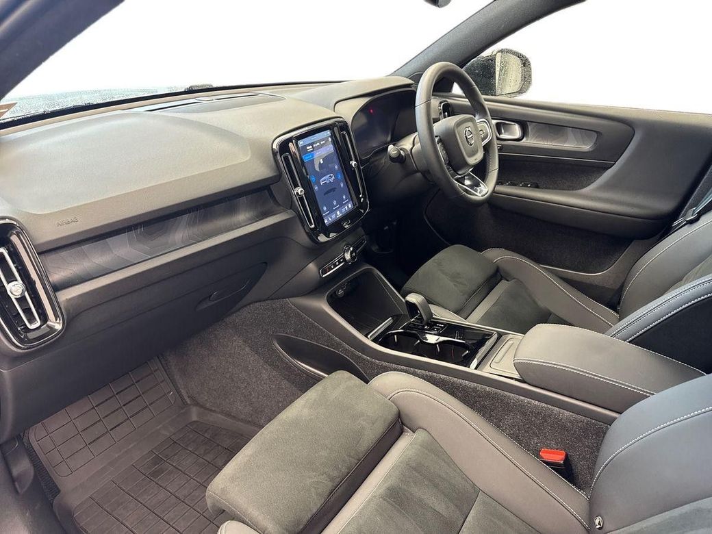 2024 Volvo XC40