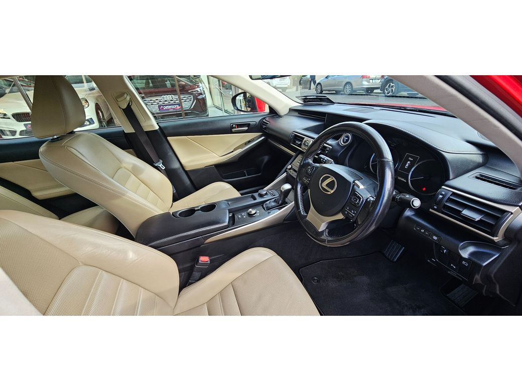 2017 Lexus IS