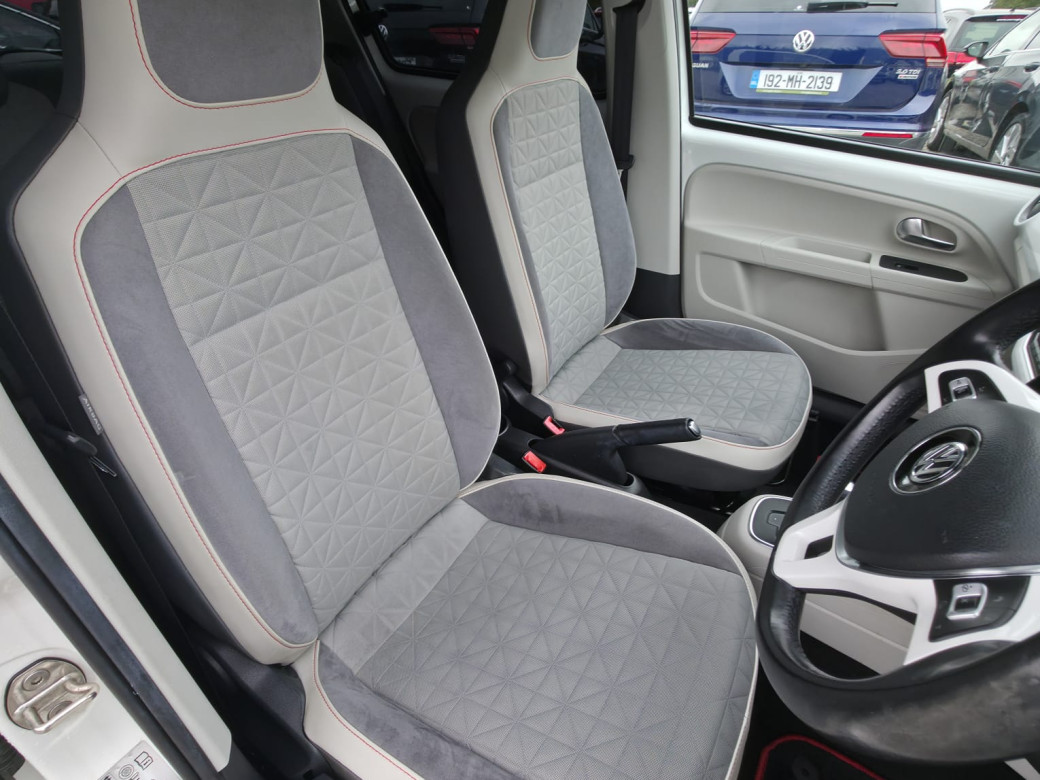 2017 Volkswagen up!