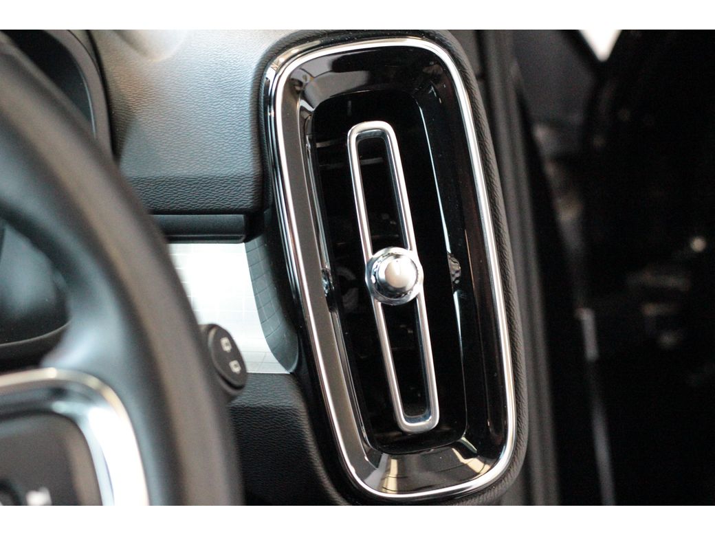 2022 Volvo XC40