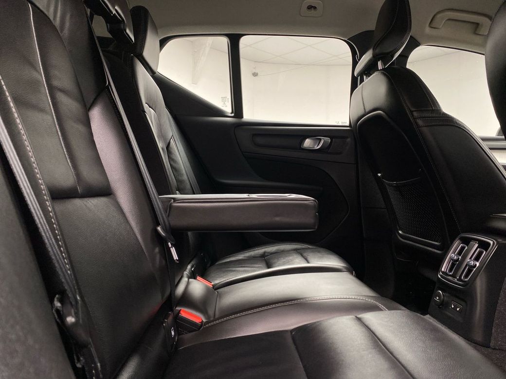 2022 Volvo XC40